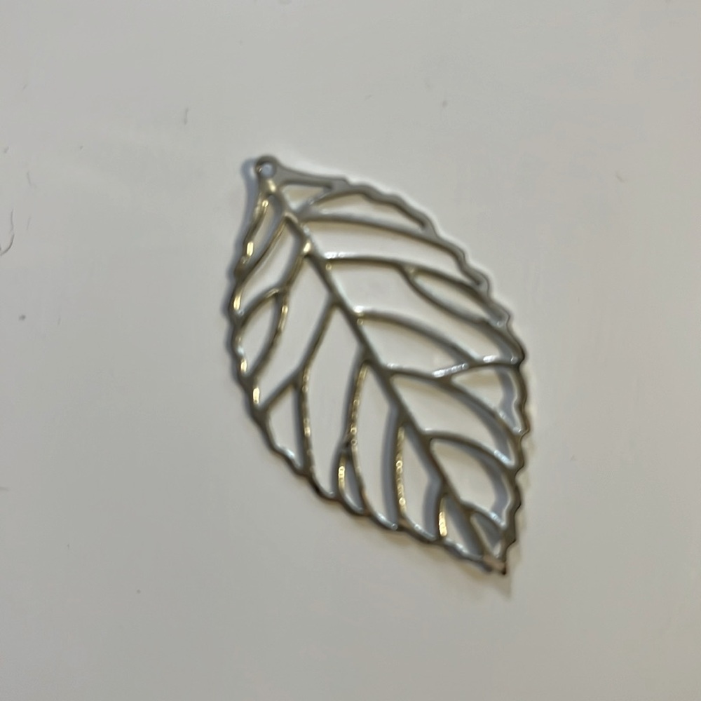 VINTAGE SILVER LEAF 🍁 PENDANT